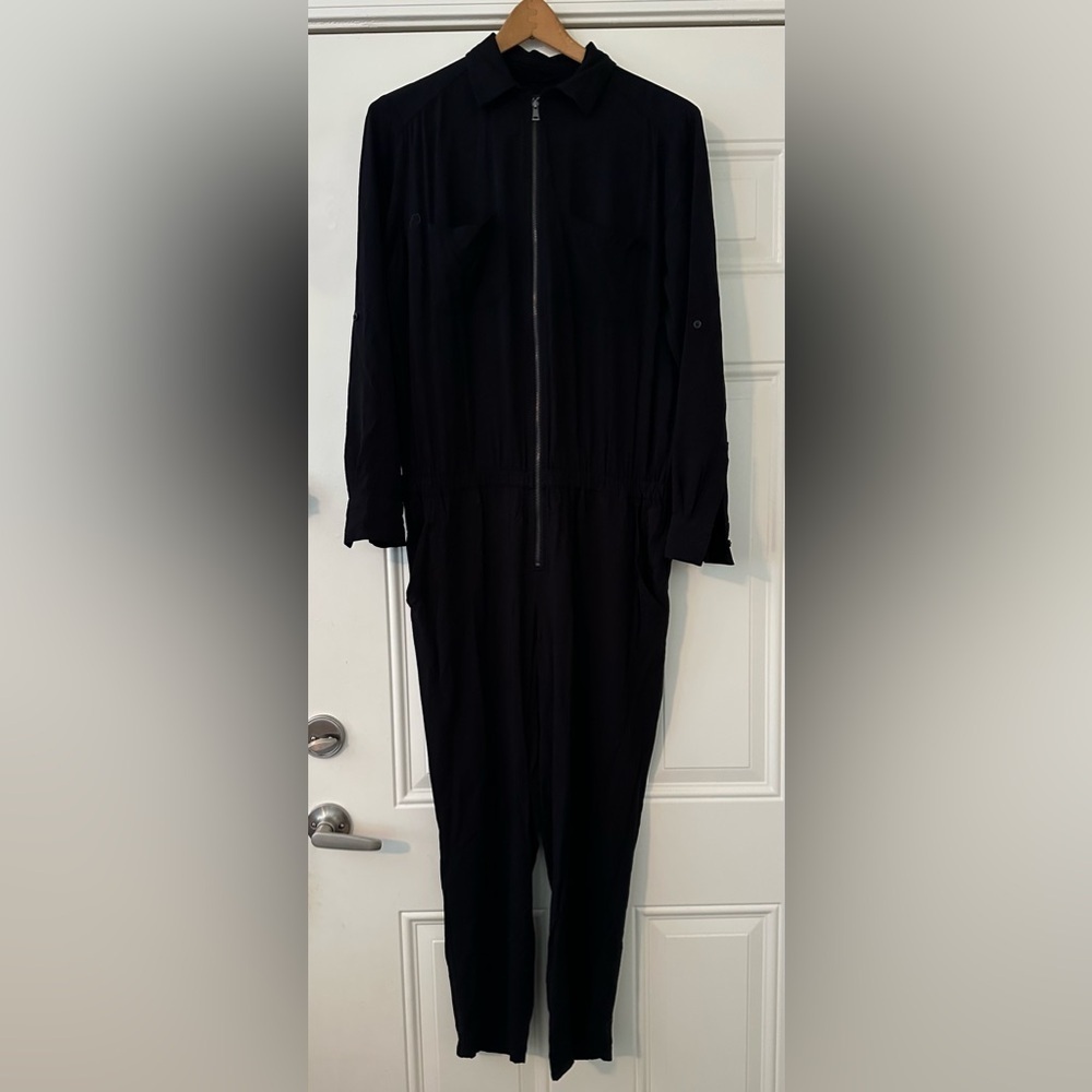 Loft Women’s Black Zippered Jumpsuit. Size Medium. Like new. - Picture 2 of 7